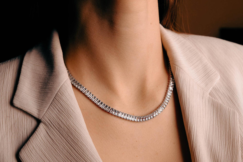 Why Silver Jewelry Is the Perfect Gift in Dubai: A Buyer’s Guide