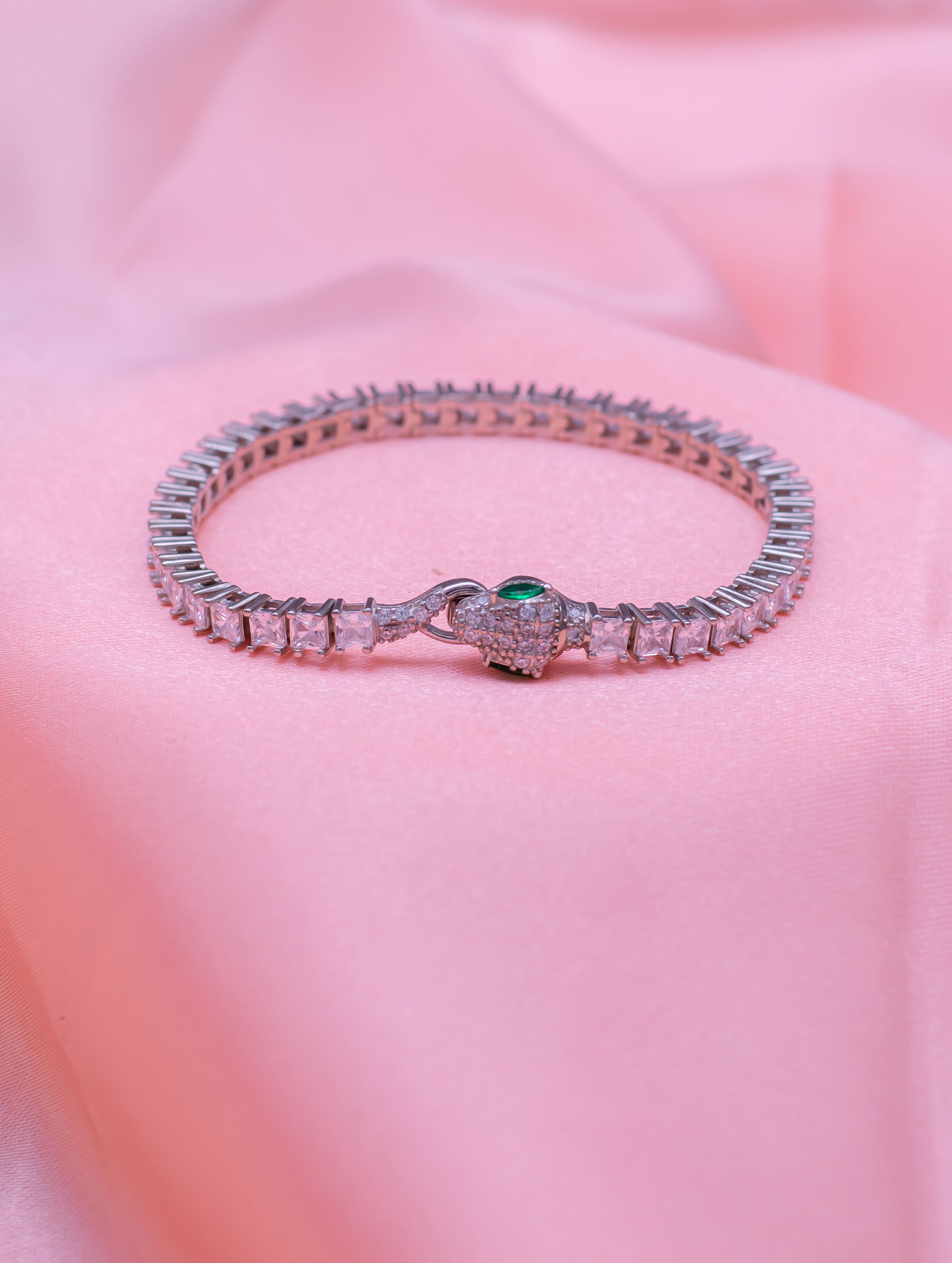 Minimalist Solitaire Chain Bracelet