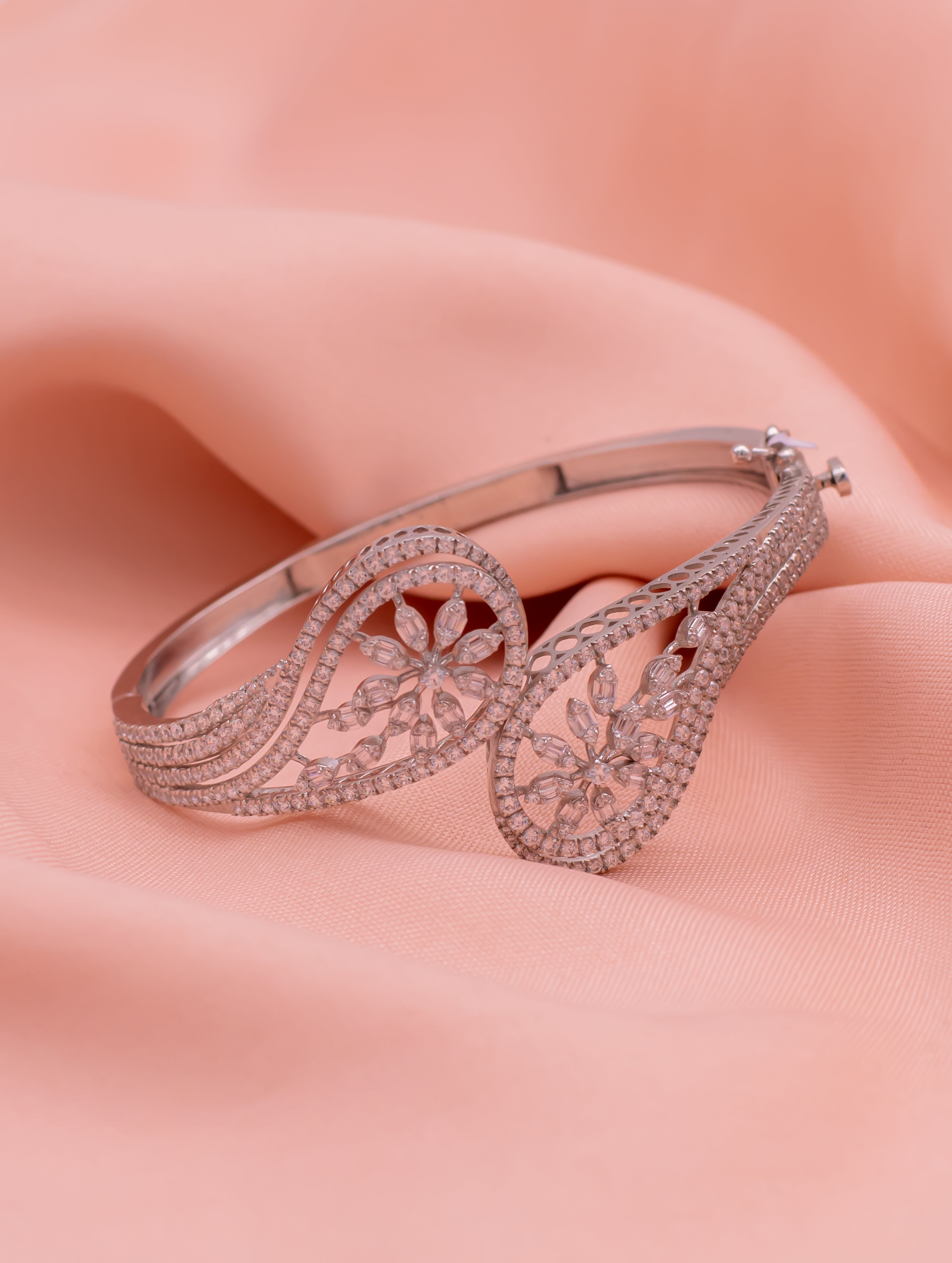 Sterling Silver Paisley-Inspired Openable Bracelet