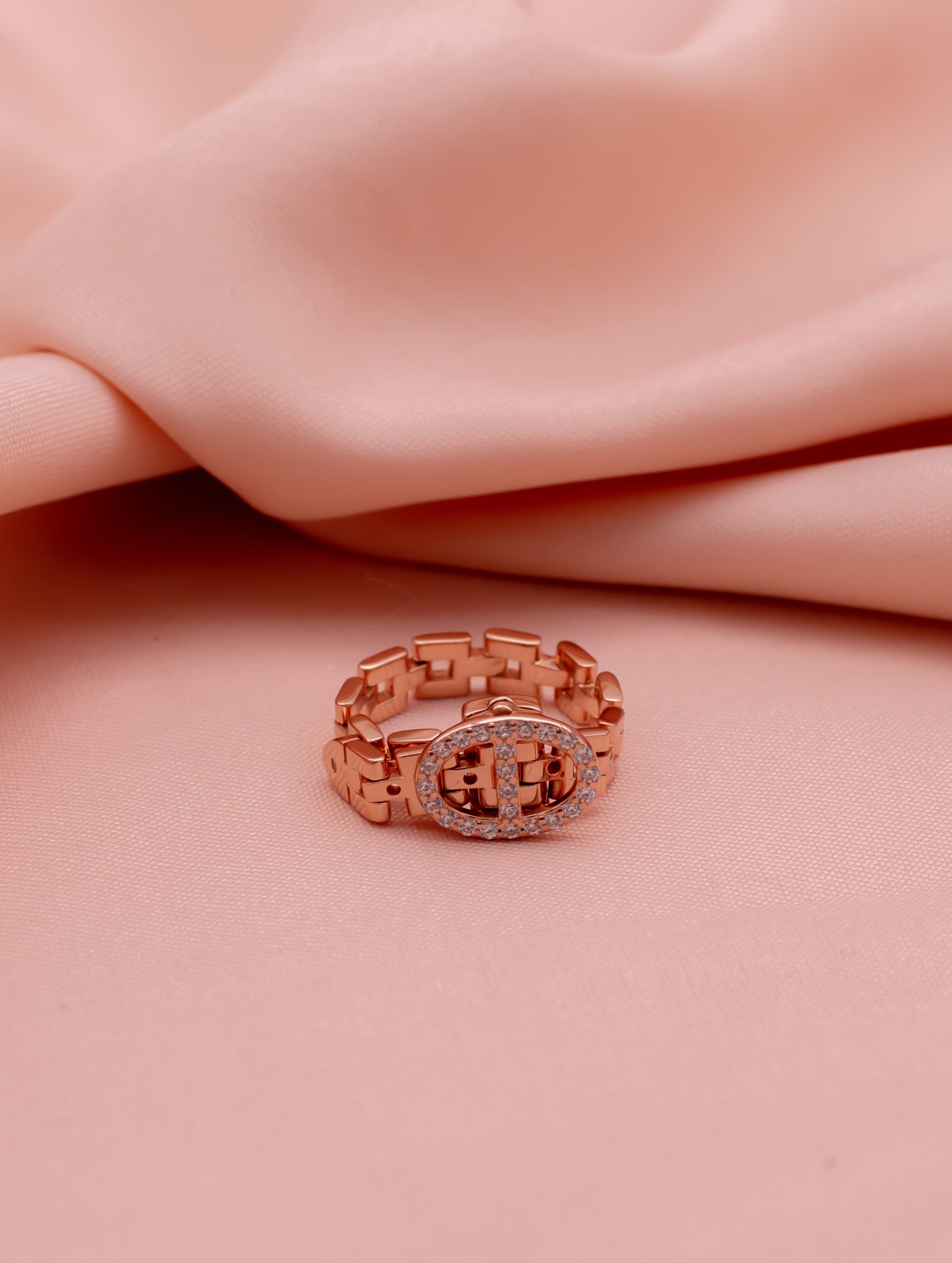 Chain-Link Oval Motif Adjustable Ring with White Swarovski Zircon