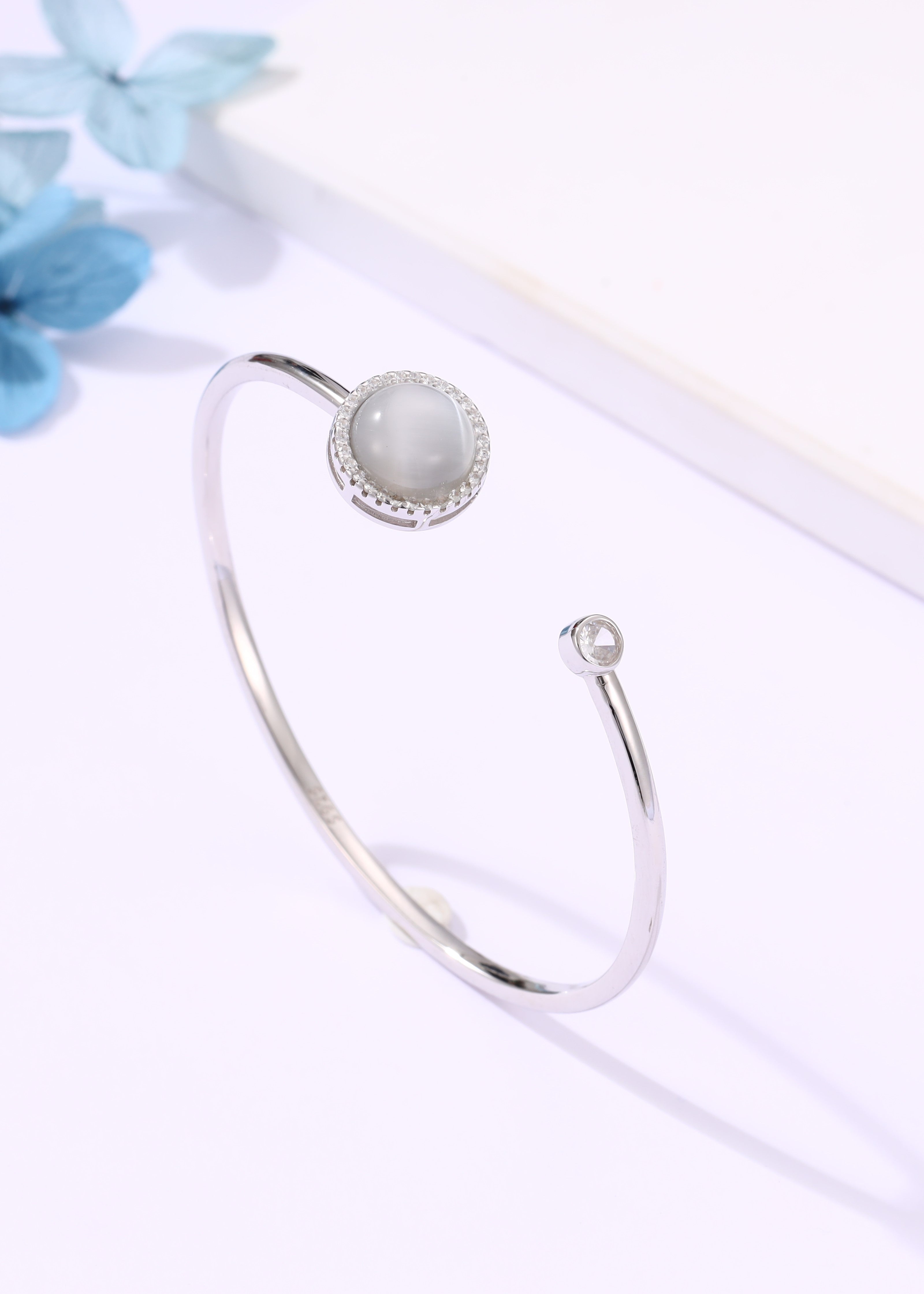 Moonstone Twist Silver Kada Bracelet