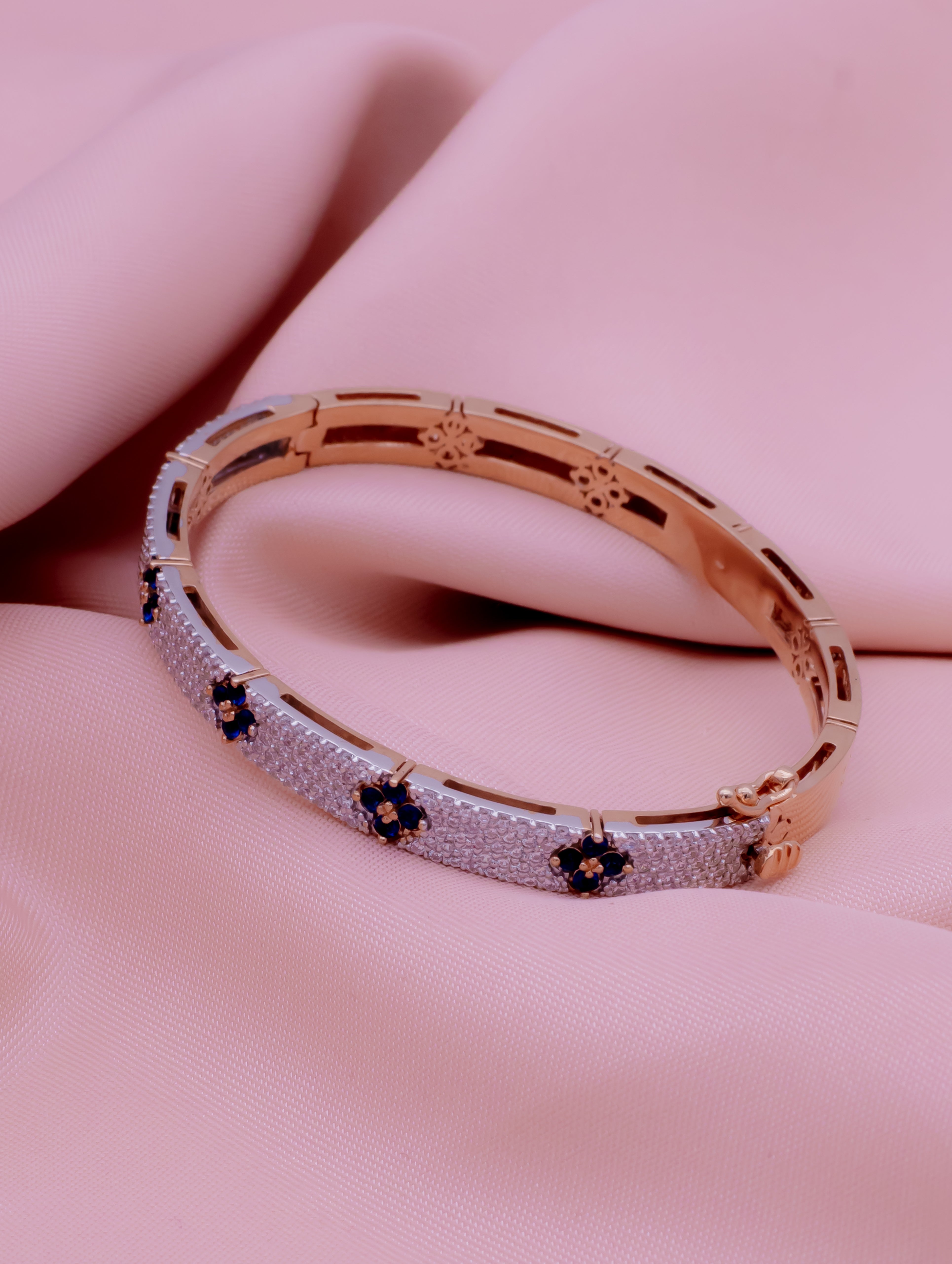 Dual-Tone Floral Motif Openable Bracelet