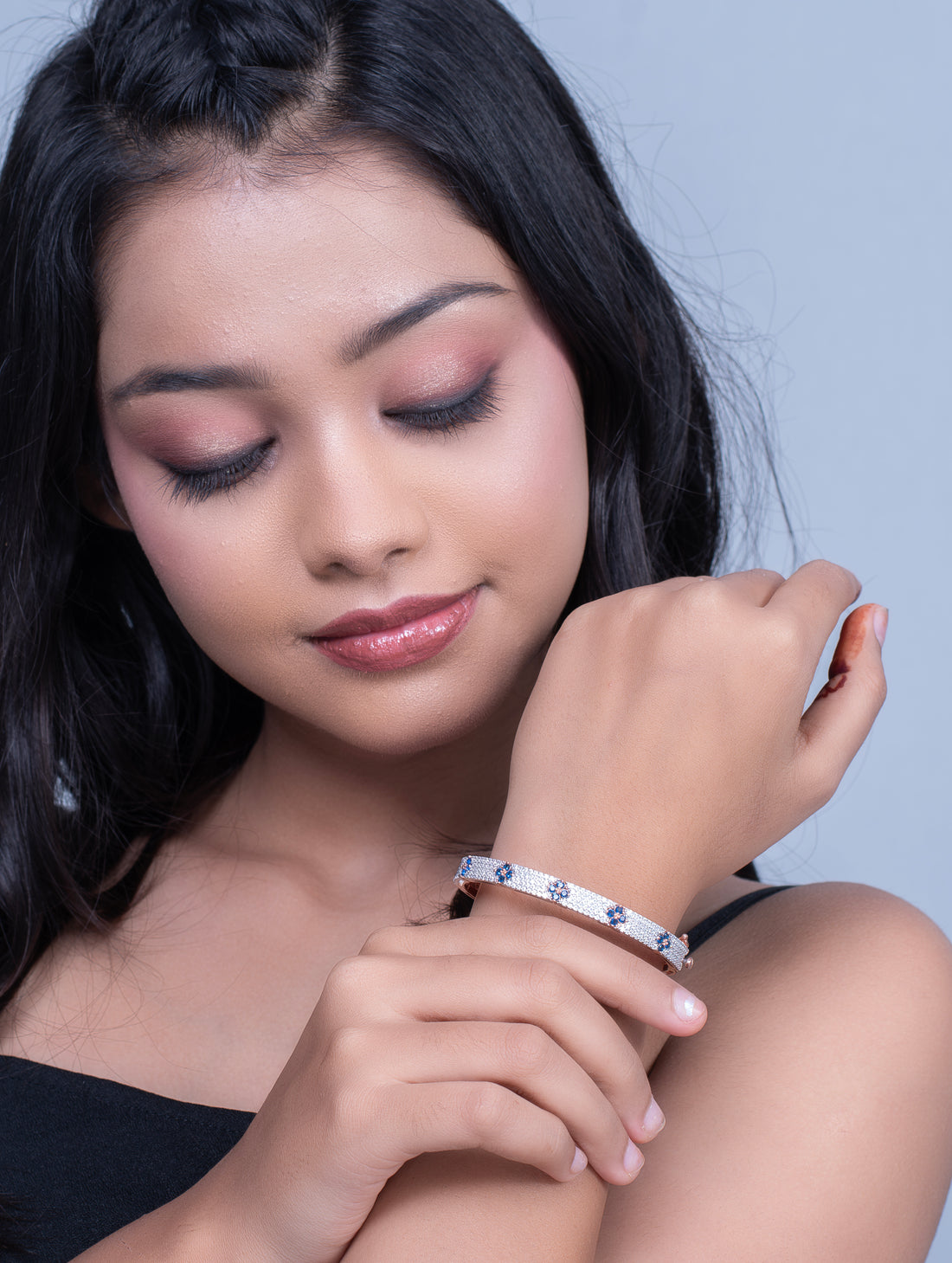 Dual-Tone Floral Motif Openable Bracelet