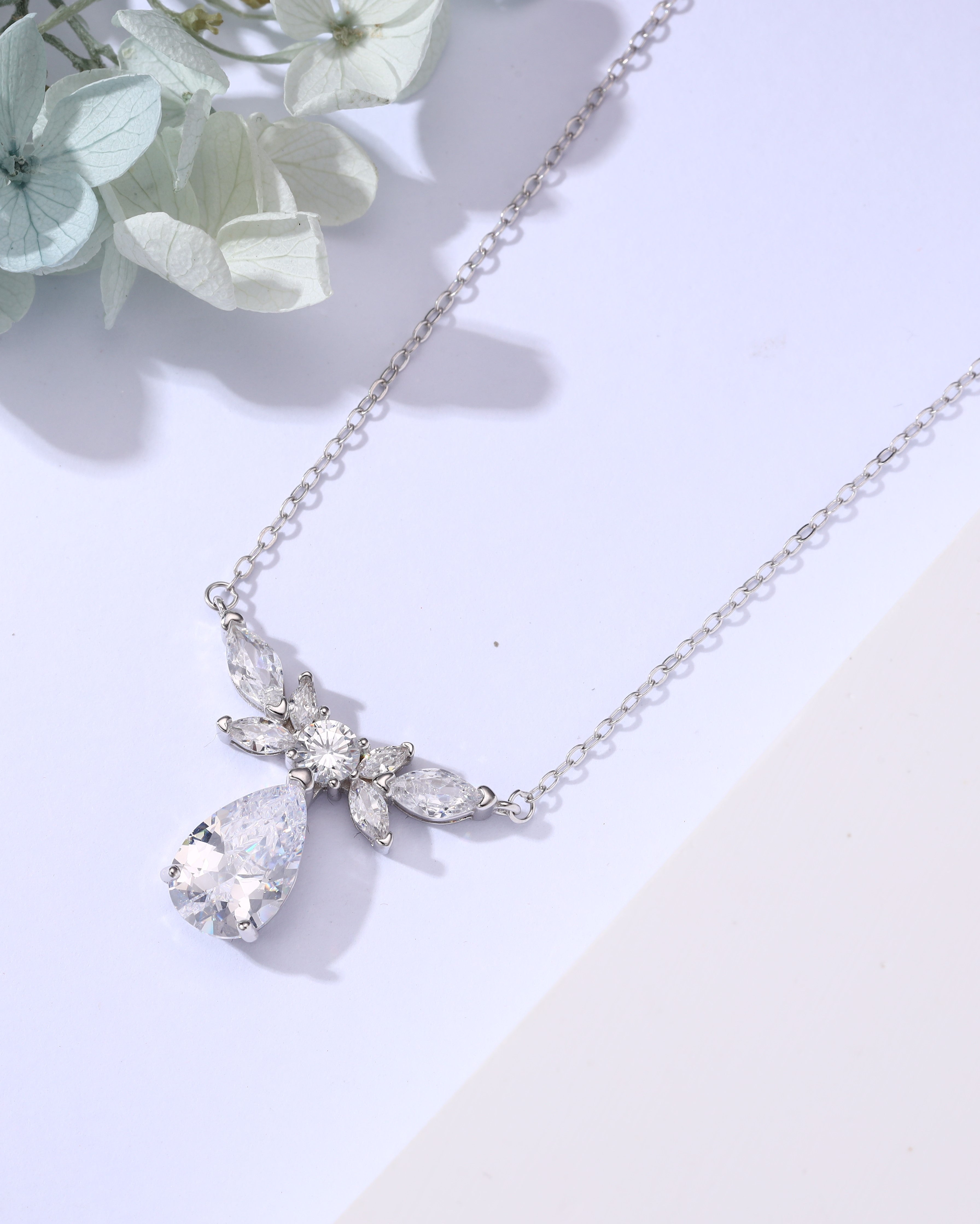 Elegant Gleam Swarovski Charm Chain