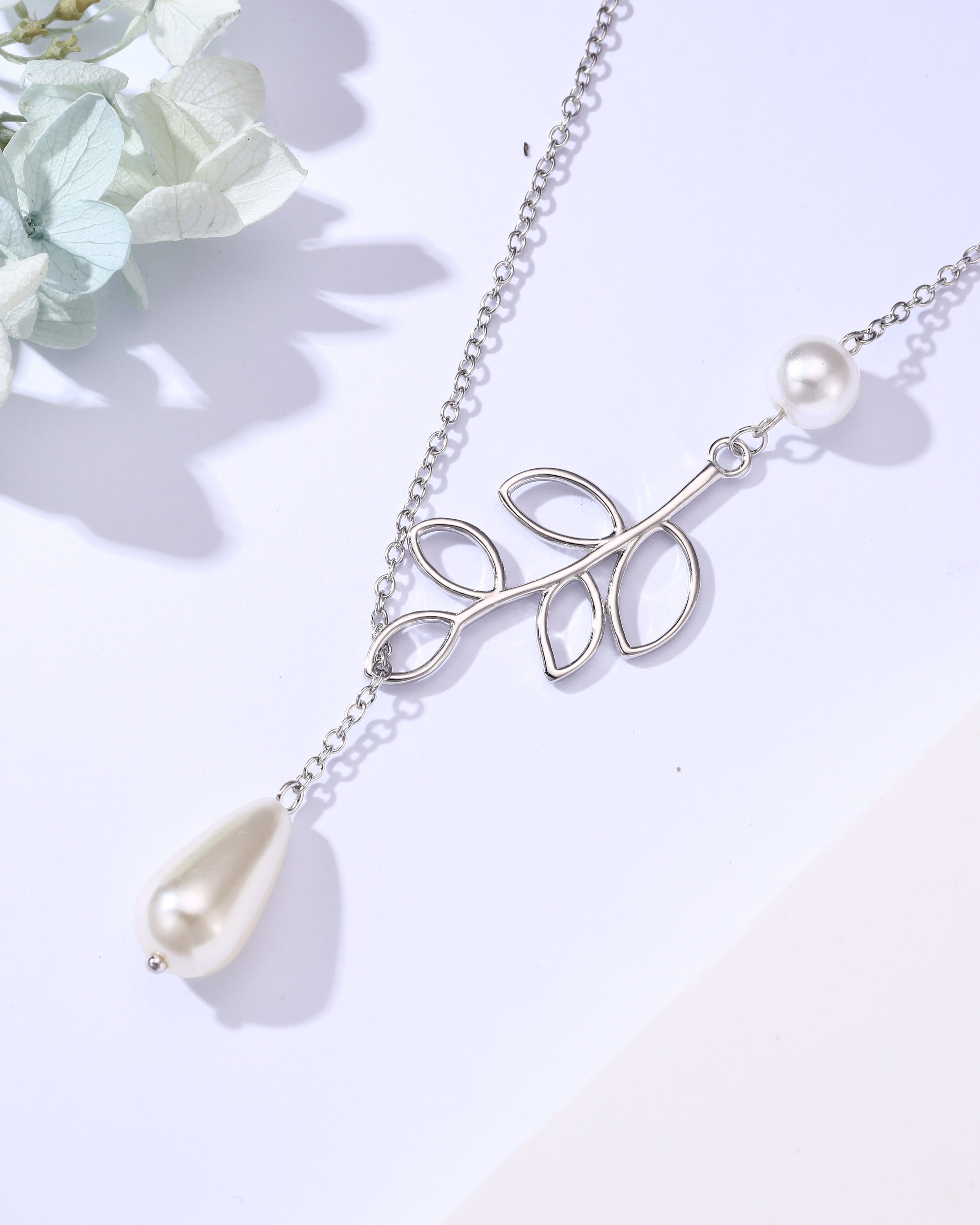 Pearl & Leaf Motif Chain