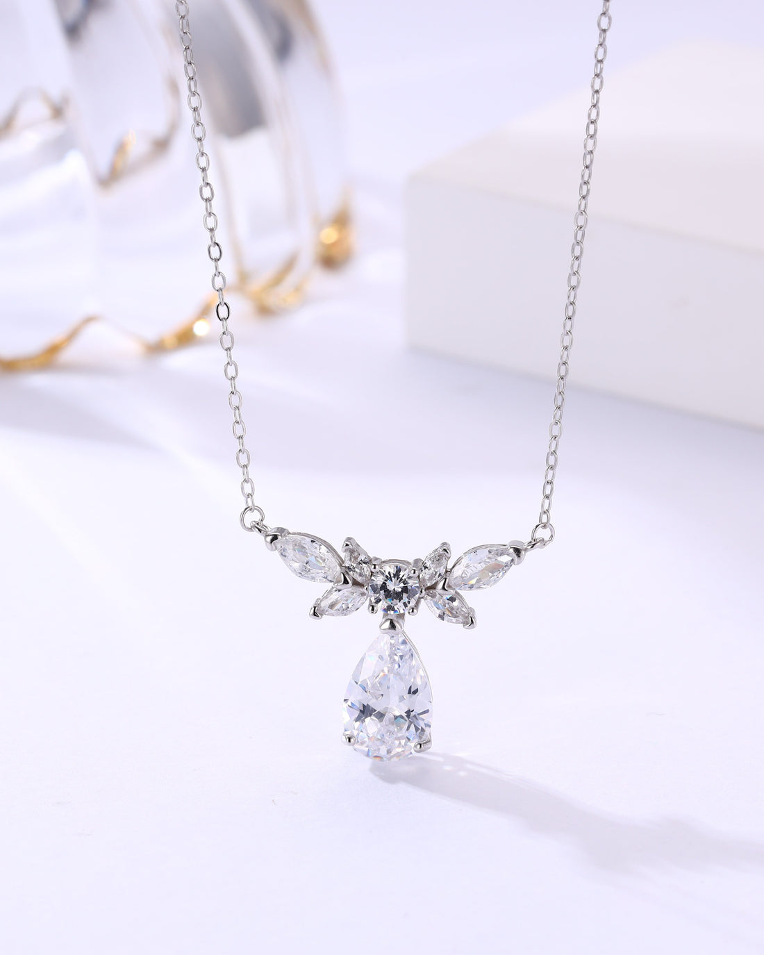 Elegant Gleam Swarovski Charm Chain