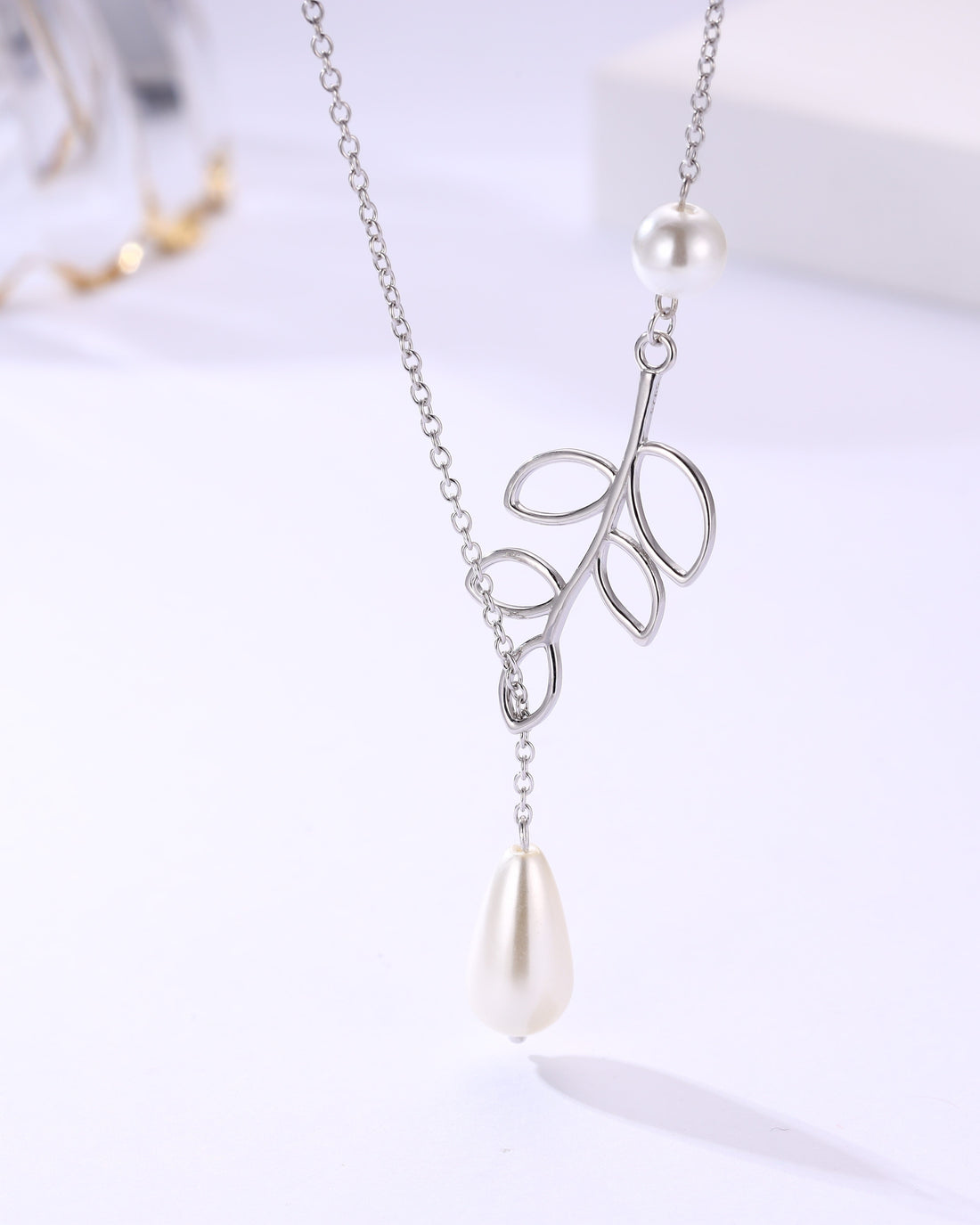 Pearl & Leaf Motif Chain