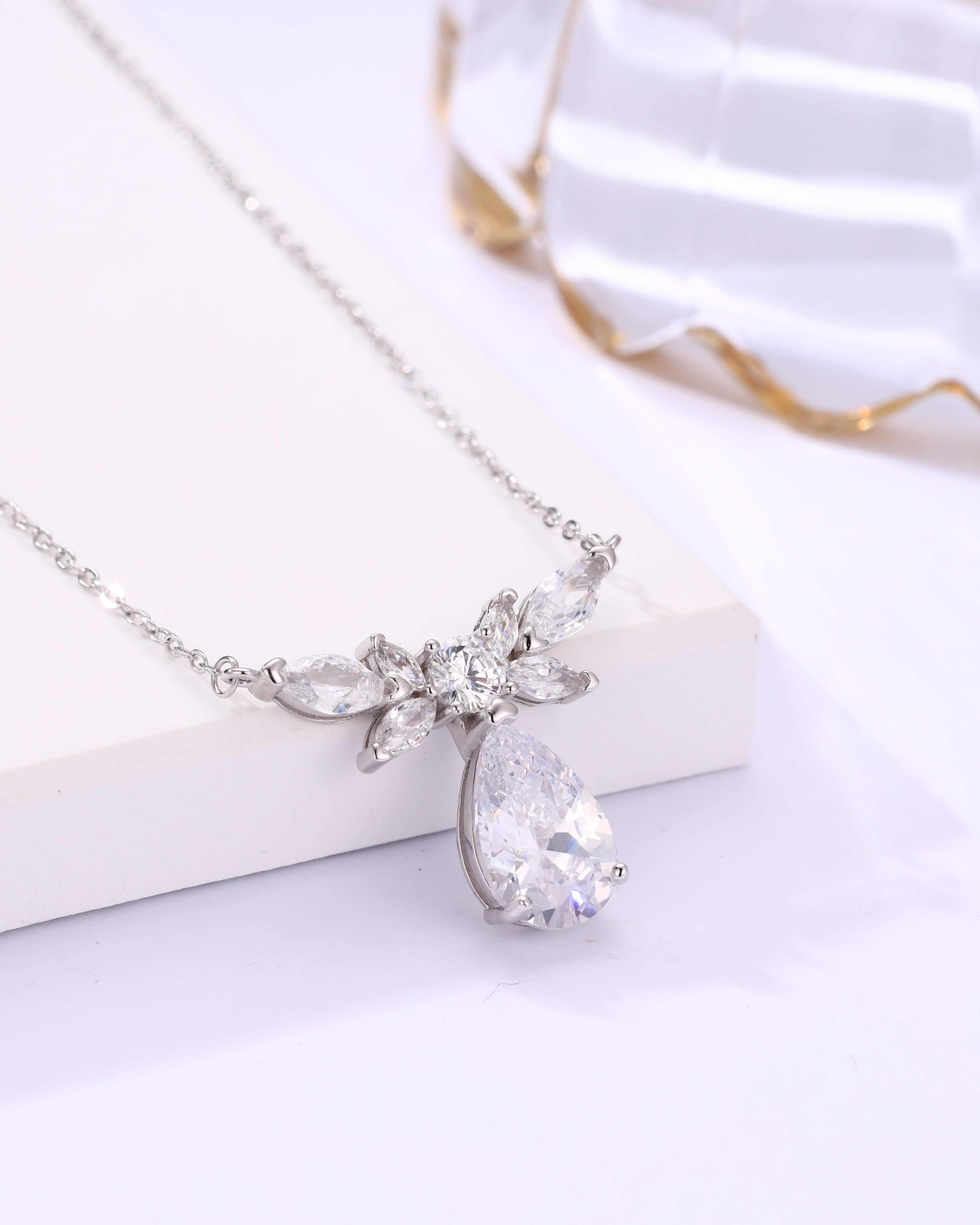 Elegant Gleam Swarovski Charm Chain