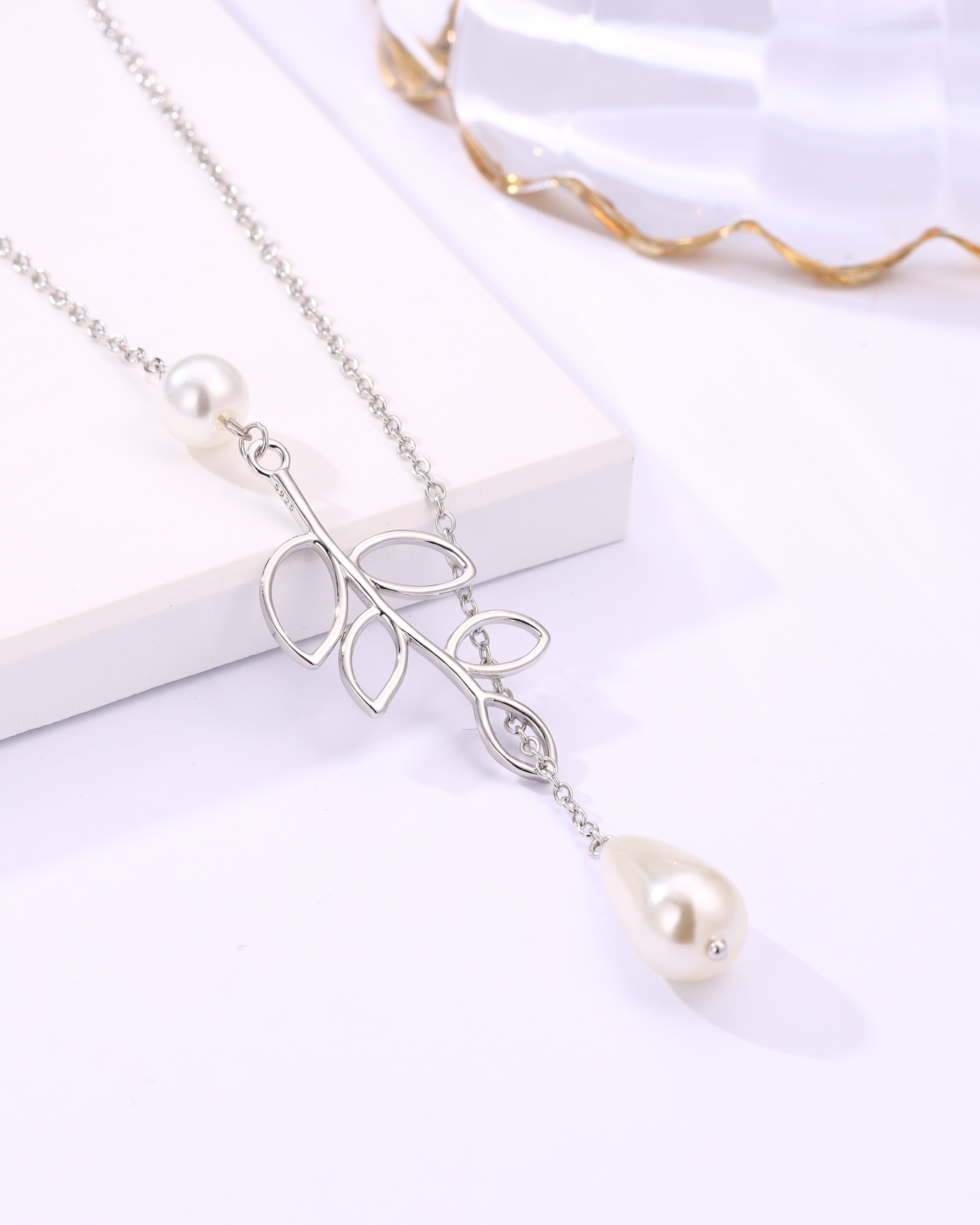 Pearl & Leaf Motif Chain