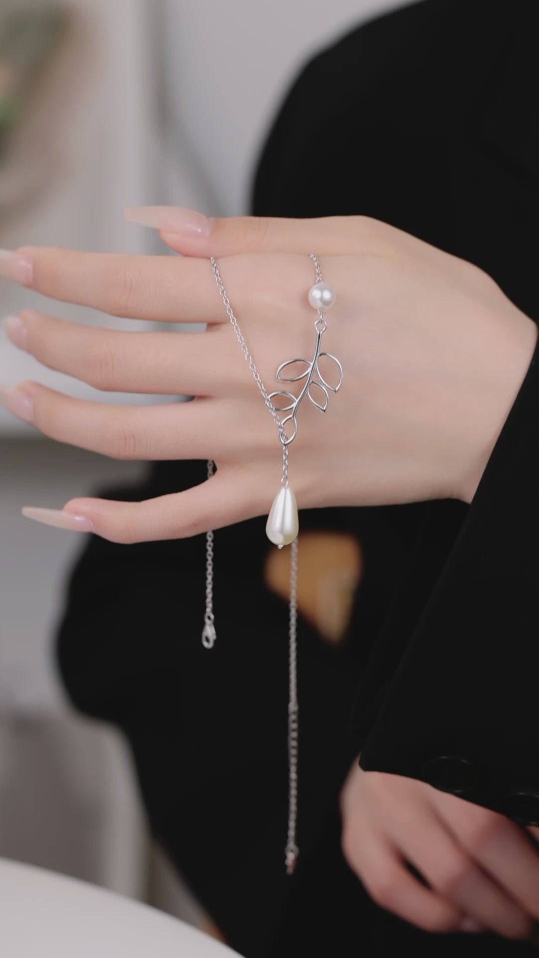 Pearl & Leaf Motif Chain